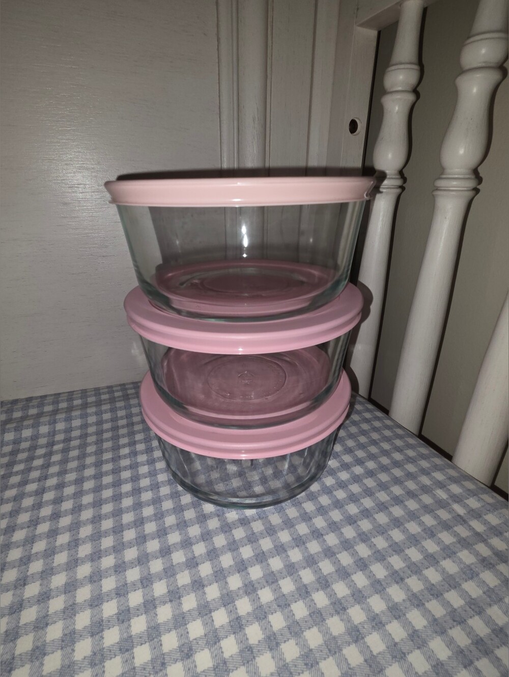 Two Anchor Hocking Glass Storage Bowls With Pink Snugfit Lids 4Cup&1 Pyrex 4 Cup